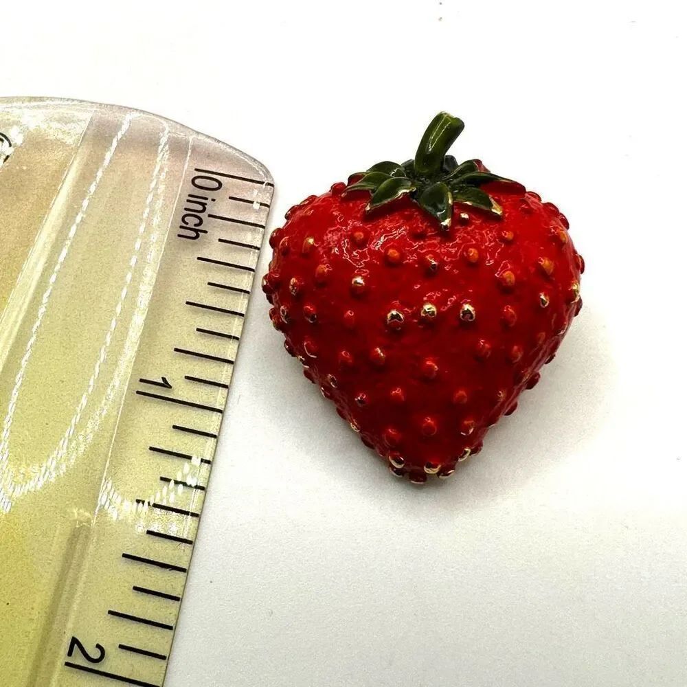 Strawberry brooch - Picture 4 of 7